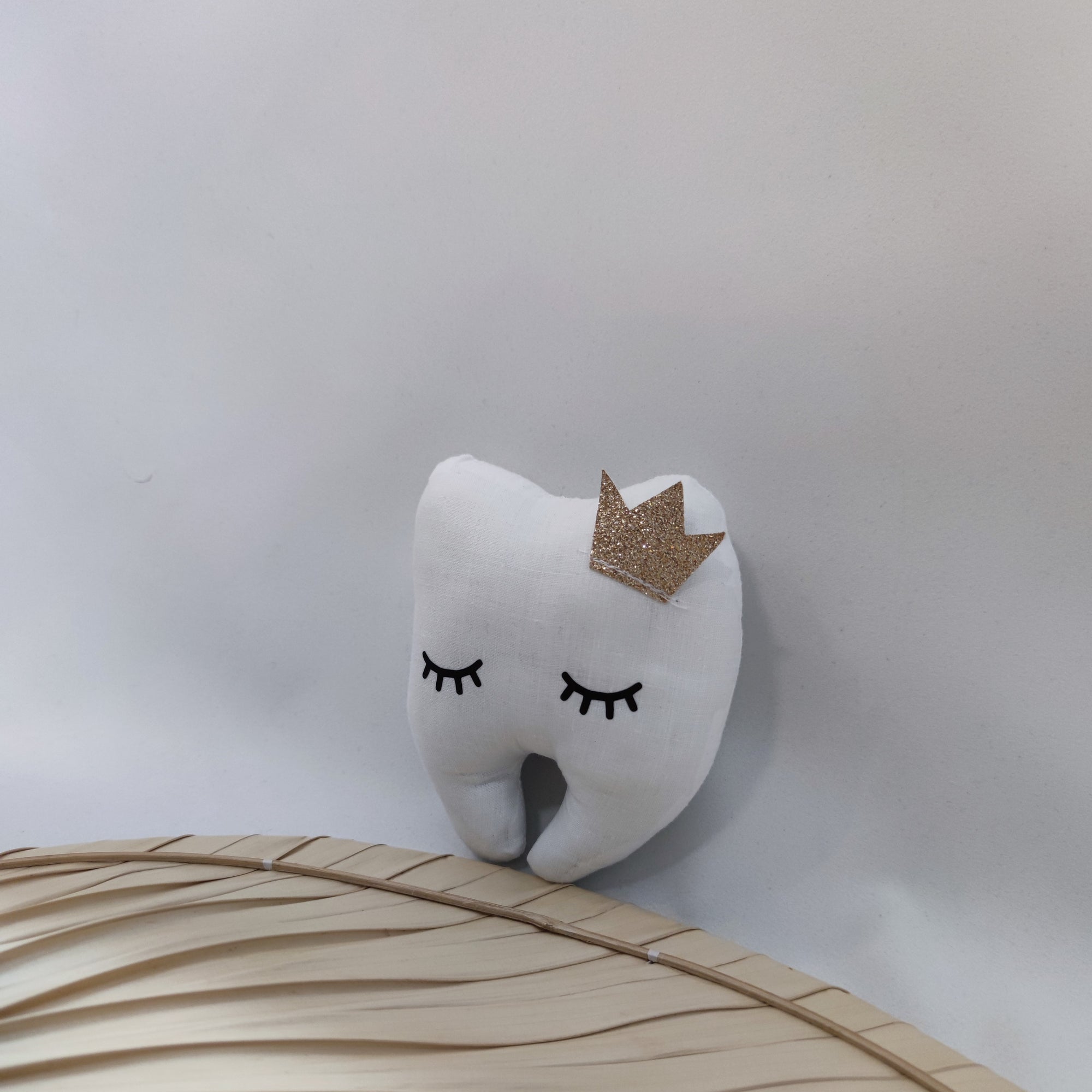 Velvet Moustache - La tite Dent est de retour! Un mini coussin à pochette  secrète pour y glisser les dents de lait sous l'oreiller. 🧚🏻 Bonne  rentrée à toutes les petites et
